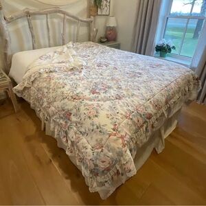 Vintage Floral Ruffled Bedding Set with Two Shams